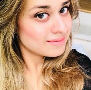 Meet your Posher, Zaina